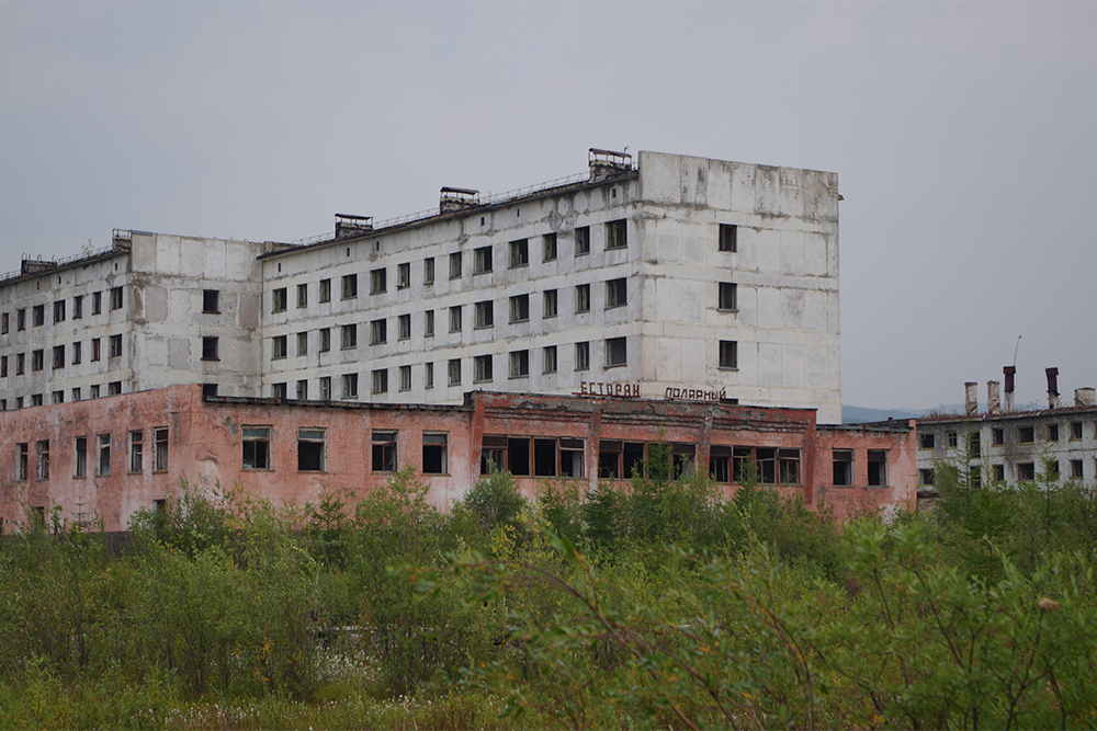 Заброшенный ресторан в поселке