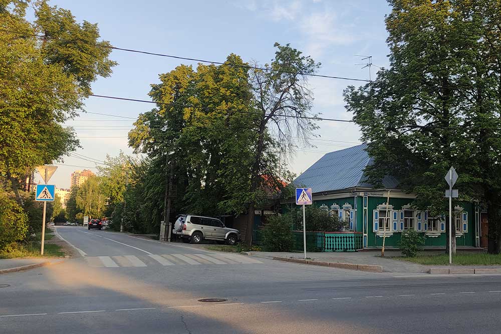 Улица Перекопская. Это частный сектор, но отсюда пять минут до центра города