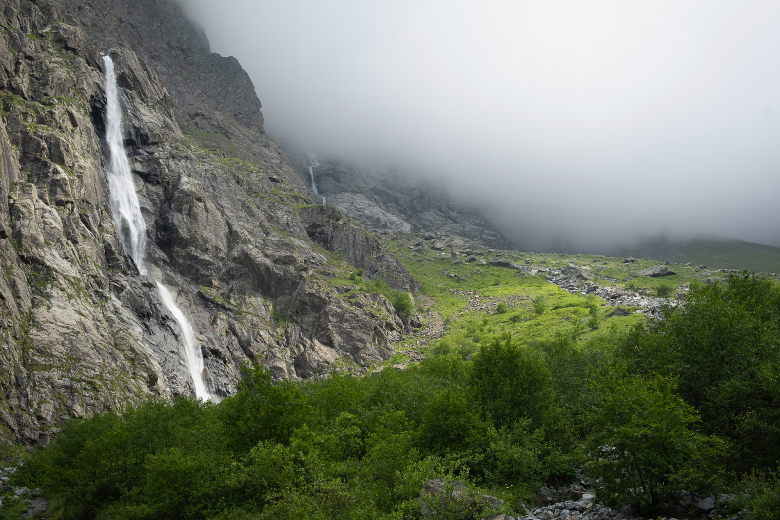 Мидаграбинские водопады. Фотография: Fotoksa / Shutterstock / FOTODOM