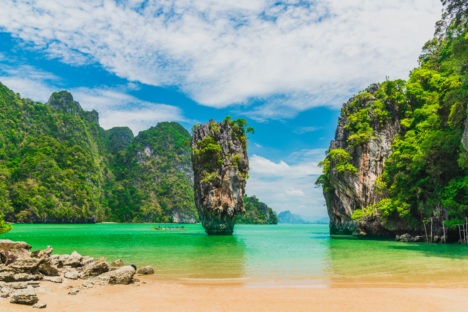 Скала Ко Тапу фигурирует в фильмах о Джеймсе Бонде. Фотография: Day2505 / Shutterstock / FOTODOM