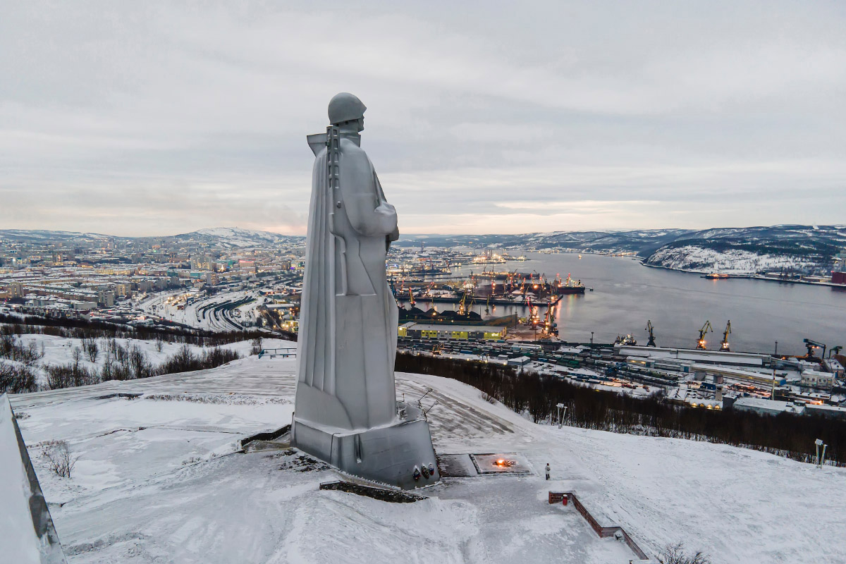 Лучше всего приходить к памятнику вечером: на закате город выглядит красивее. Фотография: diy13 / Shutterstock