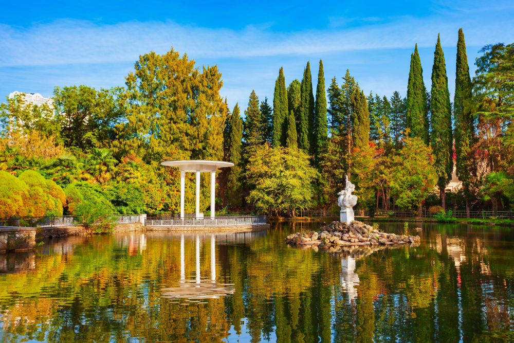 В дендрарии собрано более 1800 видов растений. Фотография: saiko3p / Shutterstock / FOTODOM