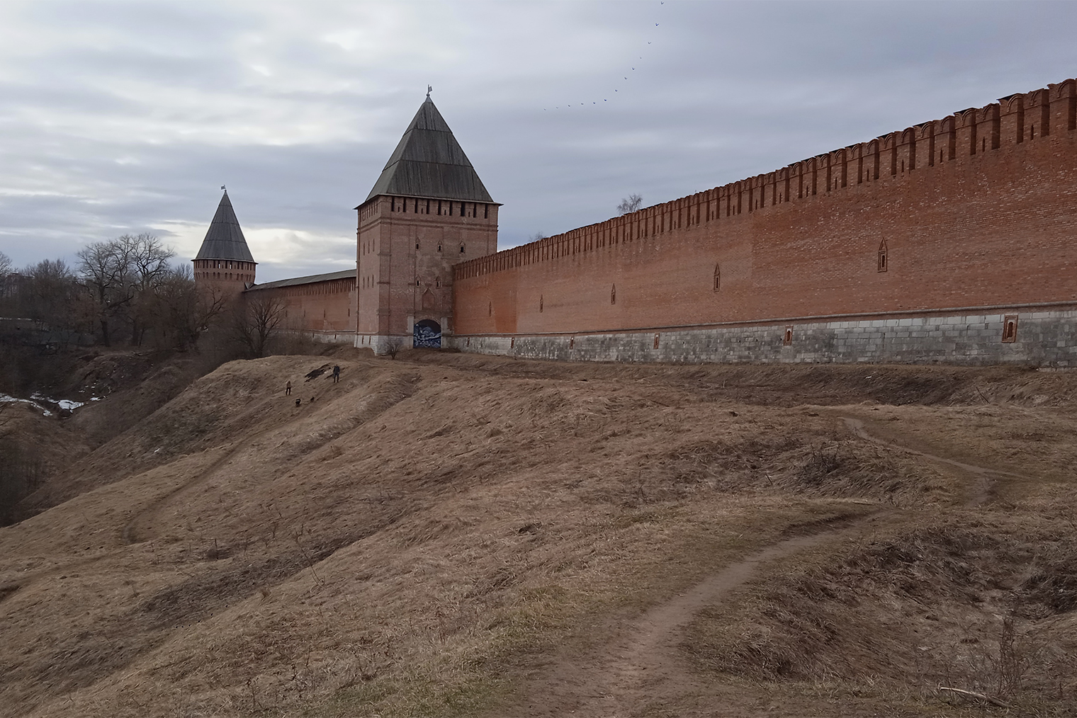 Авраамиевские ворота с граффити