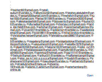 Отправитель отметил в тексте комментария несколько десятков адресов электронной почты — все они получили такое же оповещение. Чтобы длинный список не отвлекал внимание от ссылки на «получение компенсации», автор перечислил адреса в конце комментария, отделив их большим количеством пустых строк