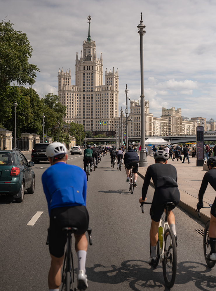 Заезд в честь открытия магазина в Москве. В этом году все наши райды были чему⁠-⁠то посвящены или имели какой⁠-⁠то повод. В следующем сезоне планируем выйти с программой регулярных заездов, чтобы кататься вместе чаще