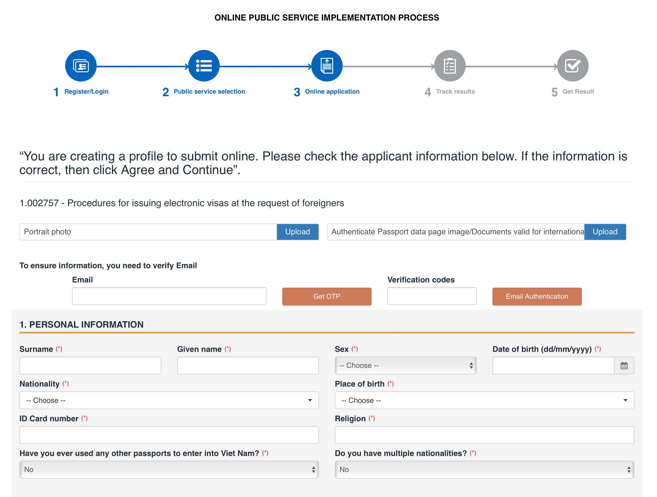 Чтобы перейти к заполнению визовой анкеты, сначала надо подтвердить адрес электронной почты. Для этого вводят почту, нажимают кнопку Get OTP, затем в соседнем окне вбивают код, который приходит в письме. После этого нажимают Email Authentication. Источник: dichvucong.bocongan.gov.vn
