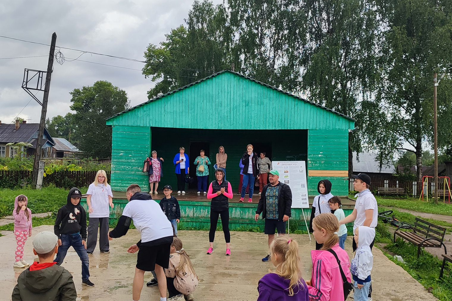 В трех поселках Плесецкого района Архангельской области провели фестиваль дворовых игр. Наборы для игр остаются в месте проведения. Фотография: VK