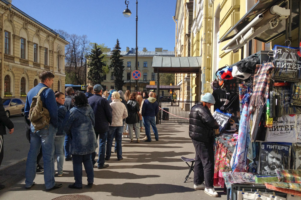 Очереди в Кунсткамеру есть даже в будни. Лучше покупать билет онлайн