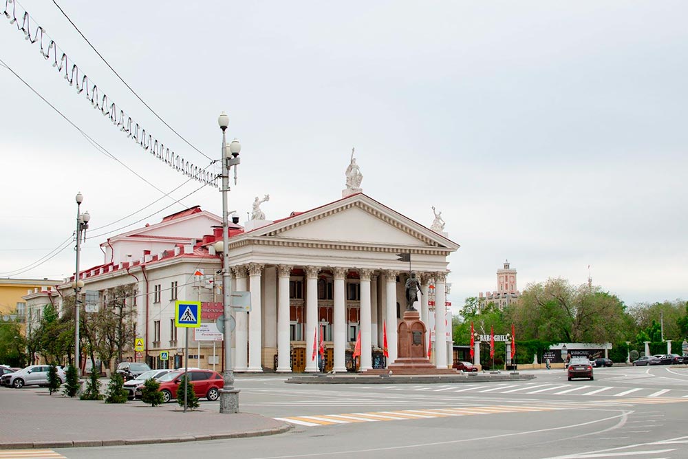 Здание НЭТа находится прямо в центре города