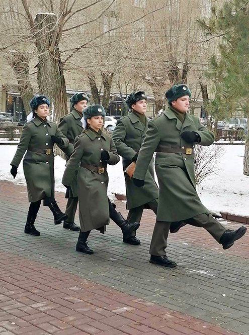 За дежурство почетный караул получает оценку, а отдельных ребят могут наградить званием «Отличник Поста № 1»