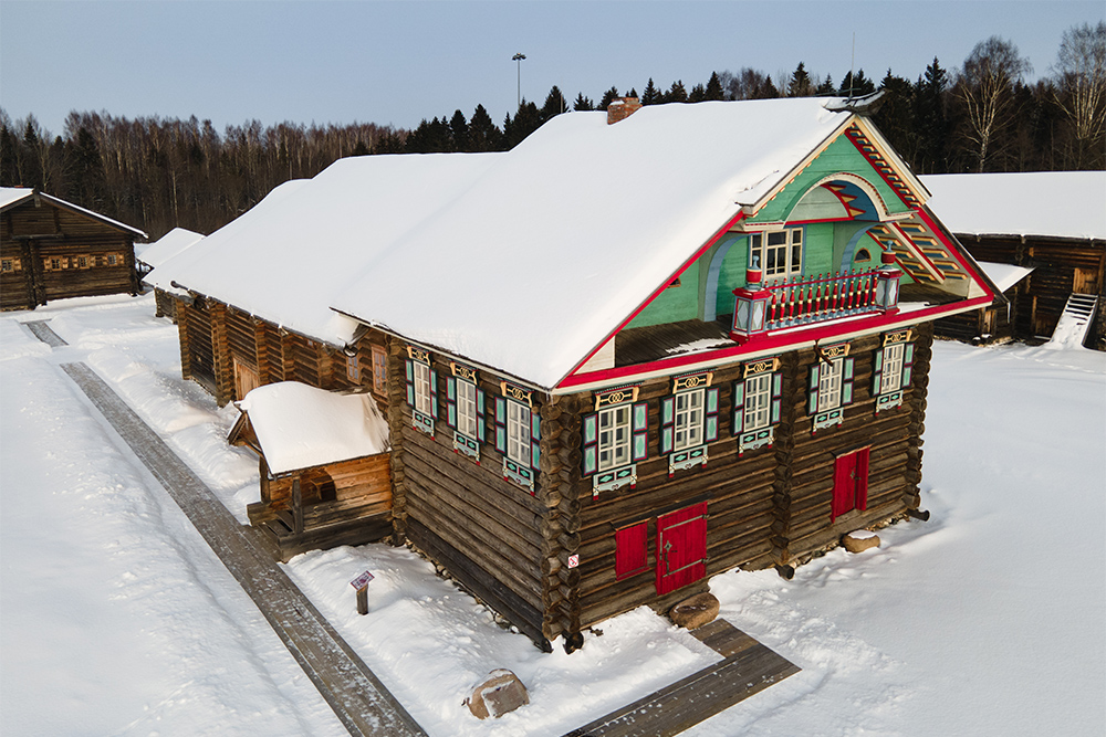 Самый пестрый — дом В. Н. Копылова 1881 года