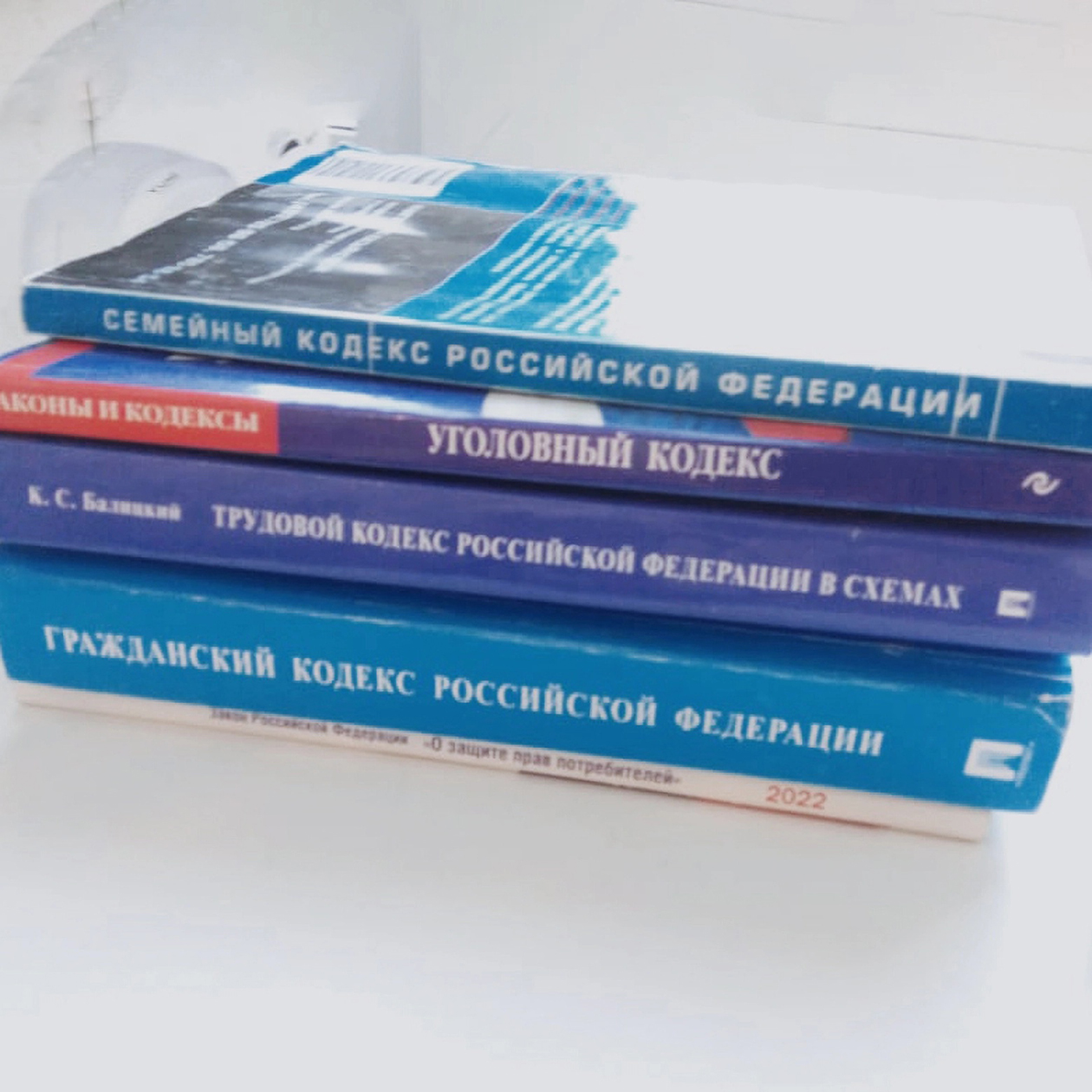 С правом тоже пришлось подружиться, хотя объем информации был огромным