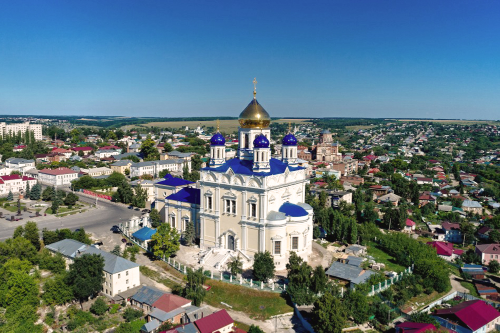 Собор выглядит величественно, но мне больше по душе небольшие тихие церкви. Источник: sobory.ru