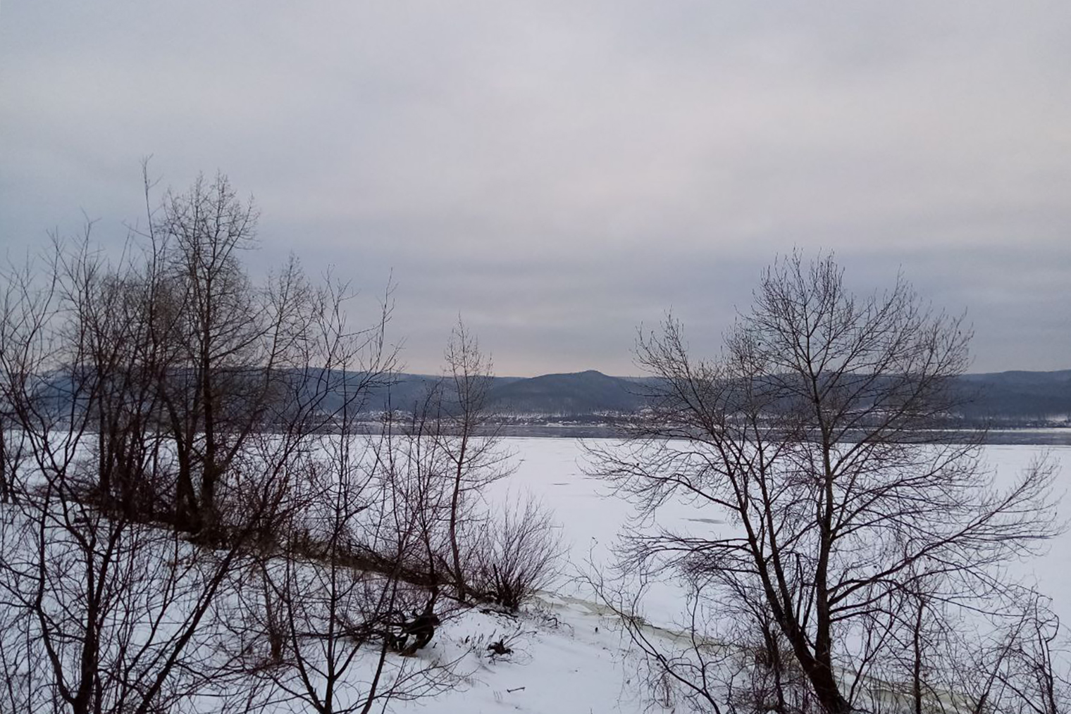 Вот так наш берег выглядит в январе, фото сделано на новогодних каникулах