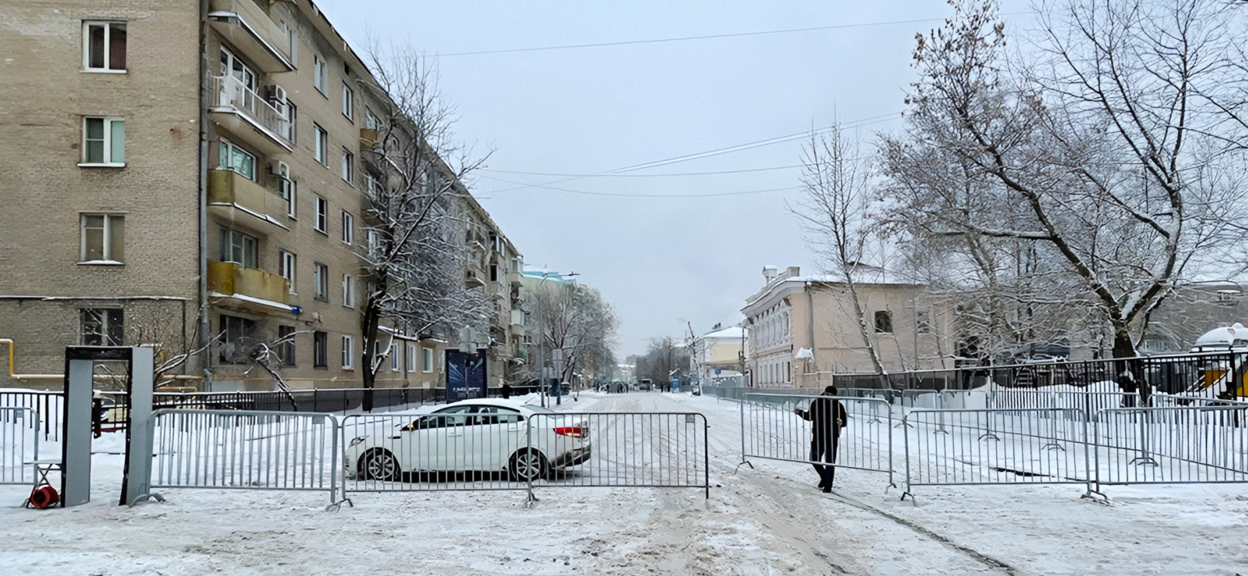 Где я живу: в кирпич­ном доме рядом с ме­четью в центре Москвы