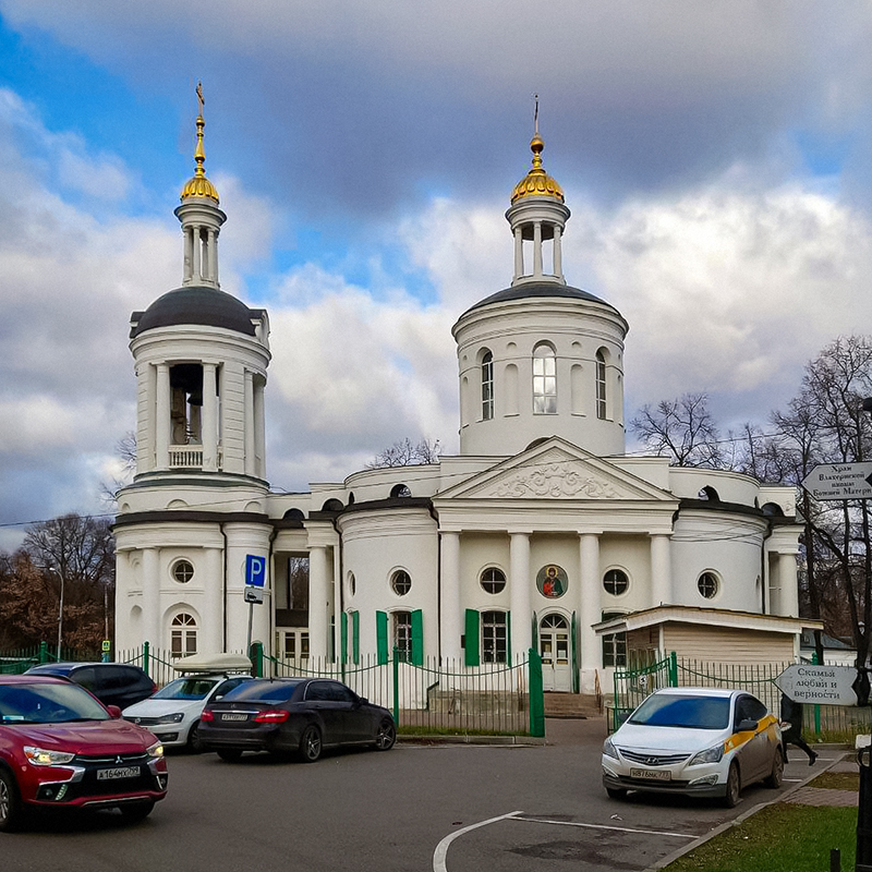 Храм Влахернской иконы Божией Матери в Кузьминках — он тоже находится в парке