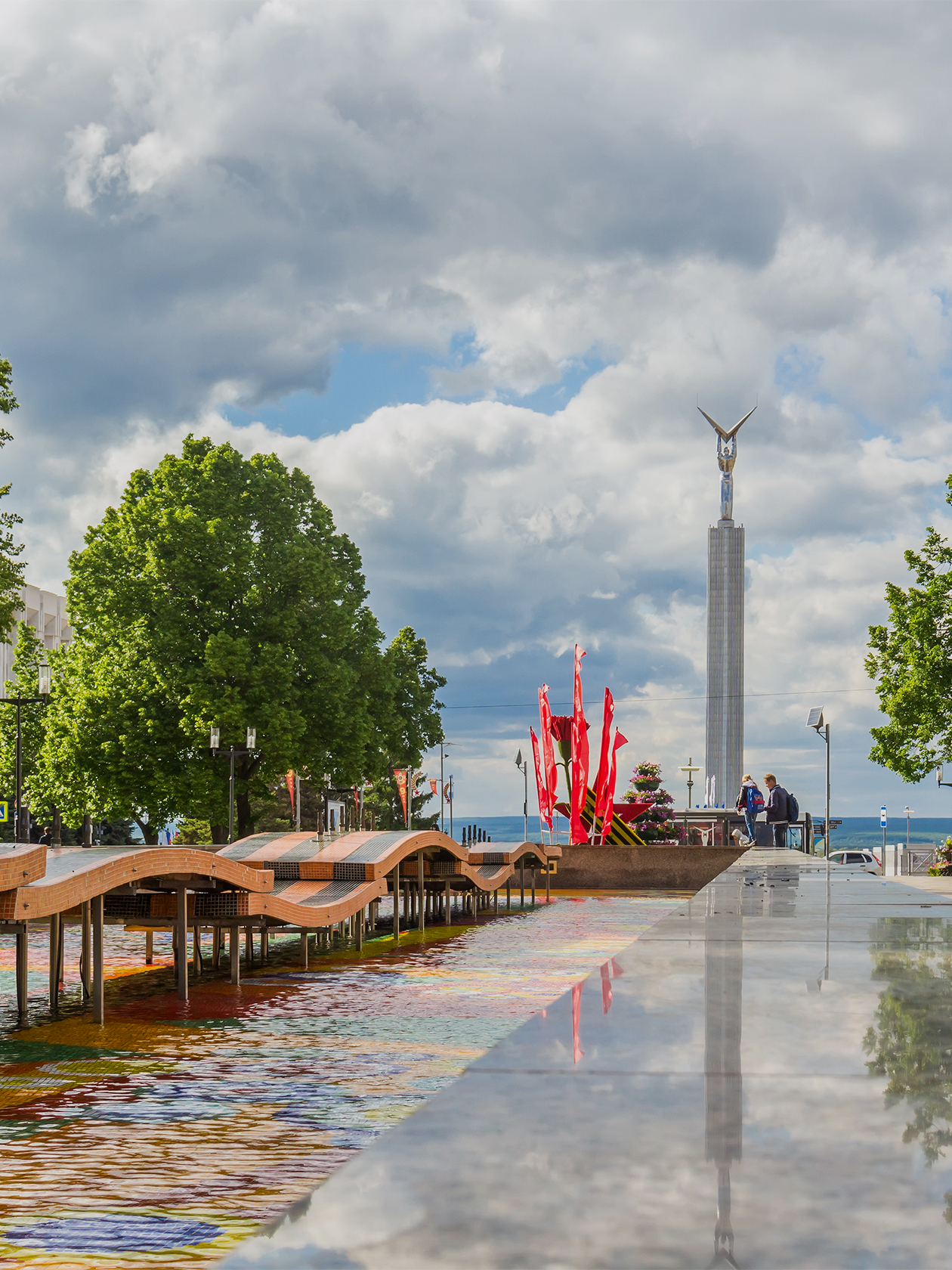 Площадь Славы и памятник авиастроителю. Фотография: Dmitrii Tishchenko / iStock